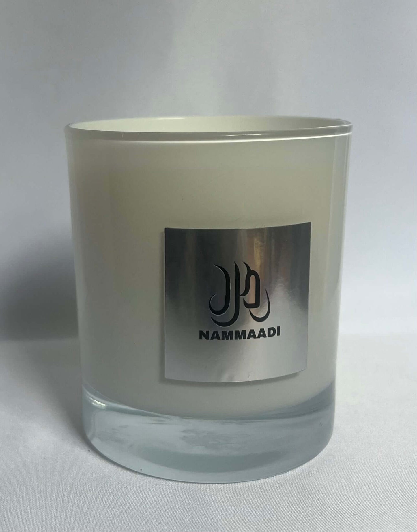 Driftwood Scented Candle with bergamot, sea salt, white florals, cashmere, musk, aromatic woods, and amber in a 220g glass jar.