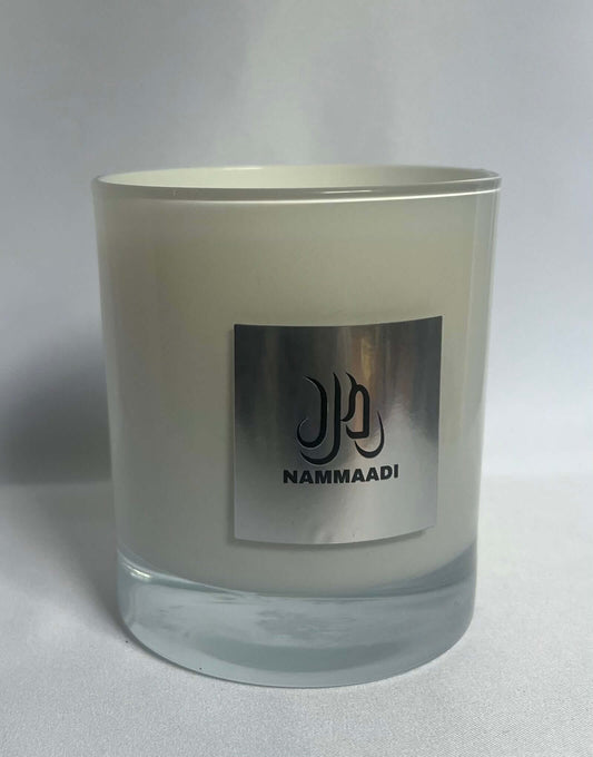 Driftwood Scented Candle with bergamot, sea salt, white florals, cashmere, musk, aromatic woods, and amber in a 220g glass jar.